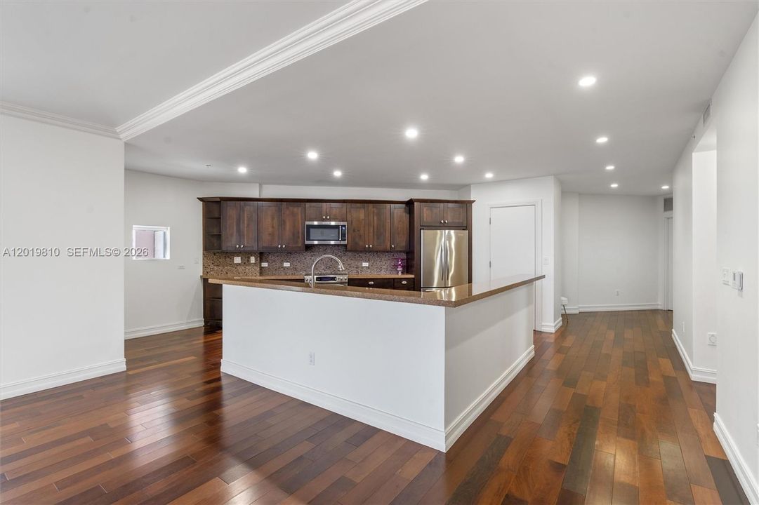 For Sale: $930,000 (2 beds, 2 baths, 2525 Square Feet)