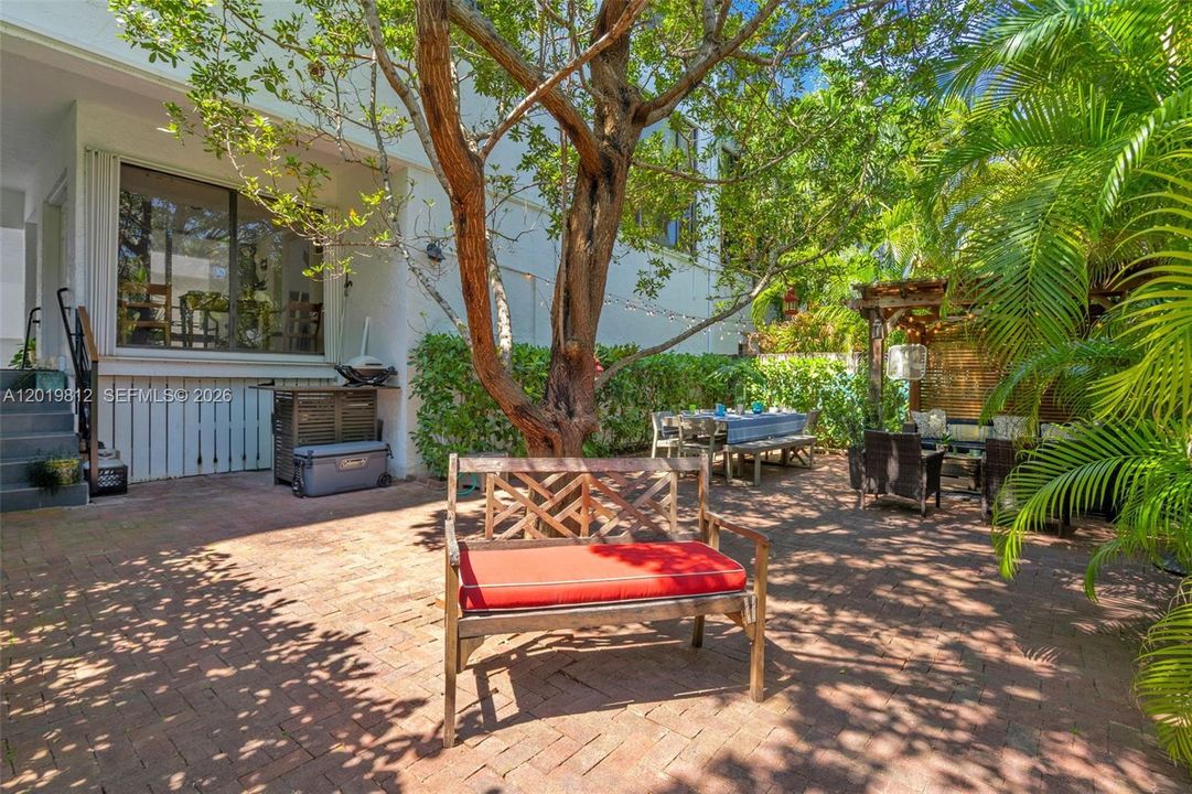 For Sale: $2,750,000 (4 beds, 3 baths, 2442 Square Feet)