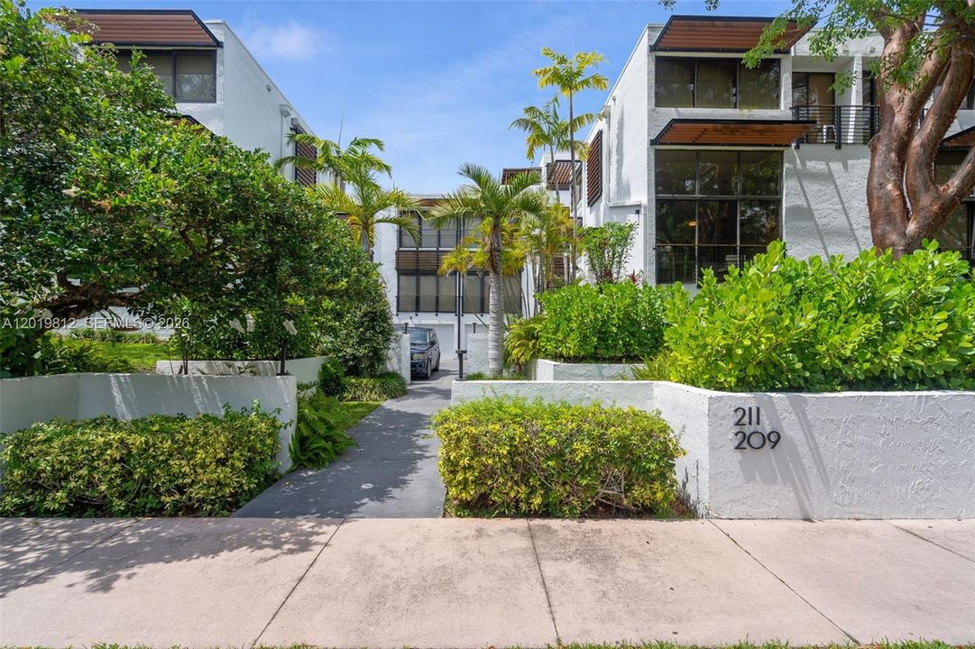 For Sale: $2,750,000 (4 beds, 3 baths, 2442 Square Feet)