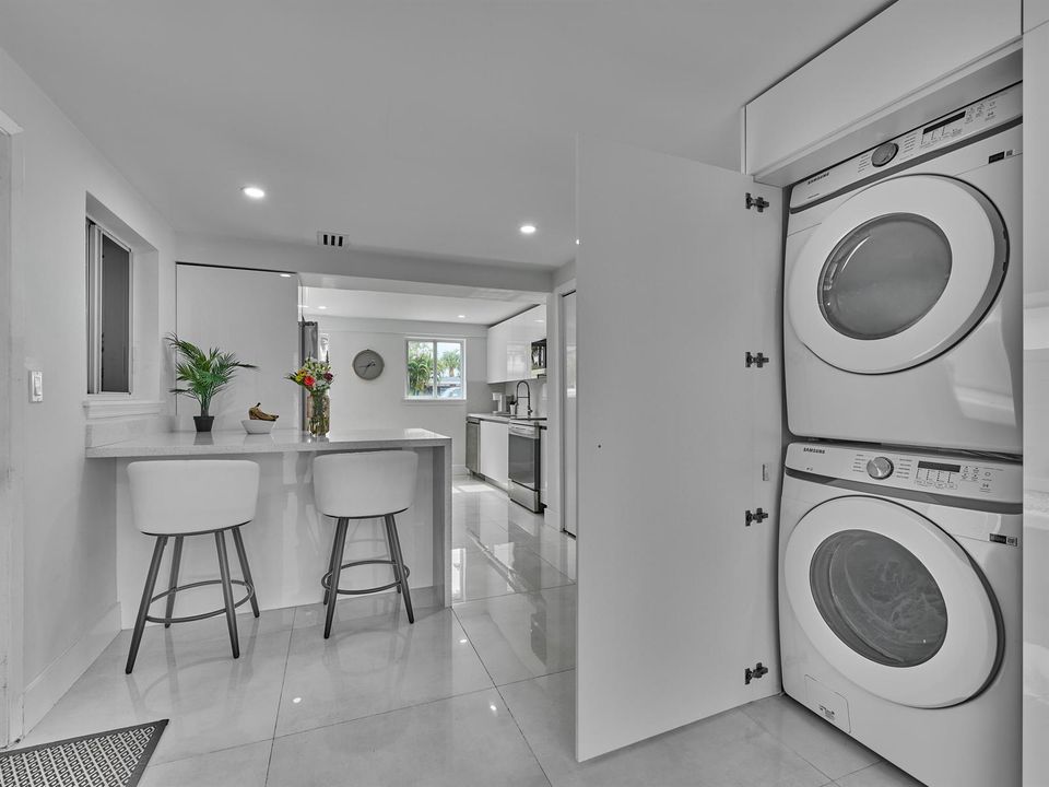 (99) Kitchen w: W&D