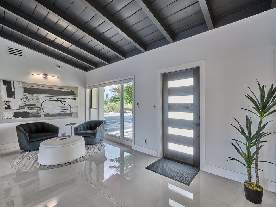(53) Foyer Entry Way