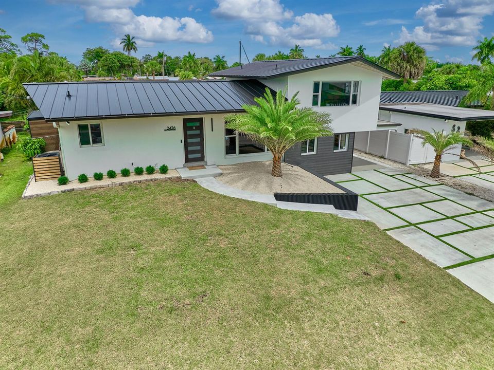 (7) Front Yard