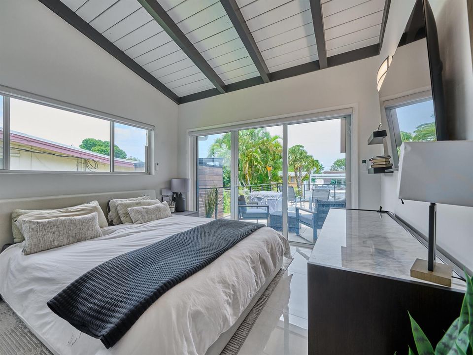 (66) Master Bedroom x2