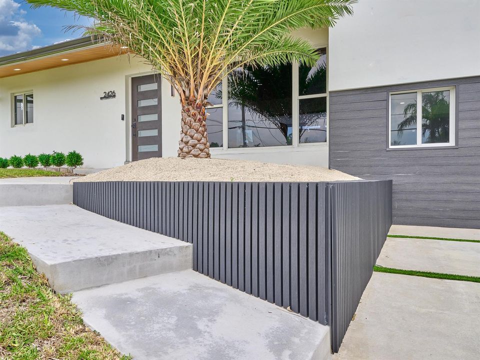 (5) Front Walkway