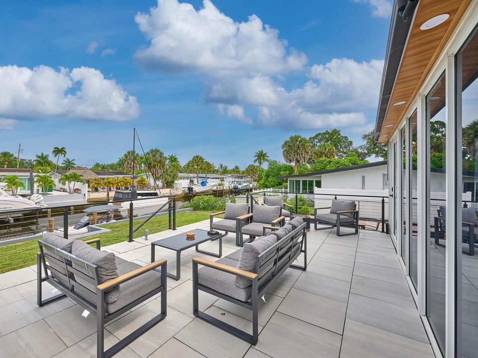 (20) Patio Furniture