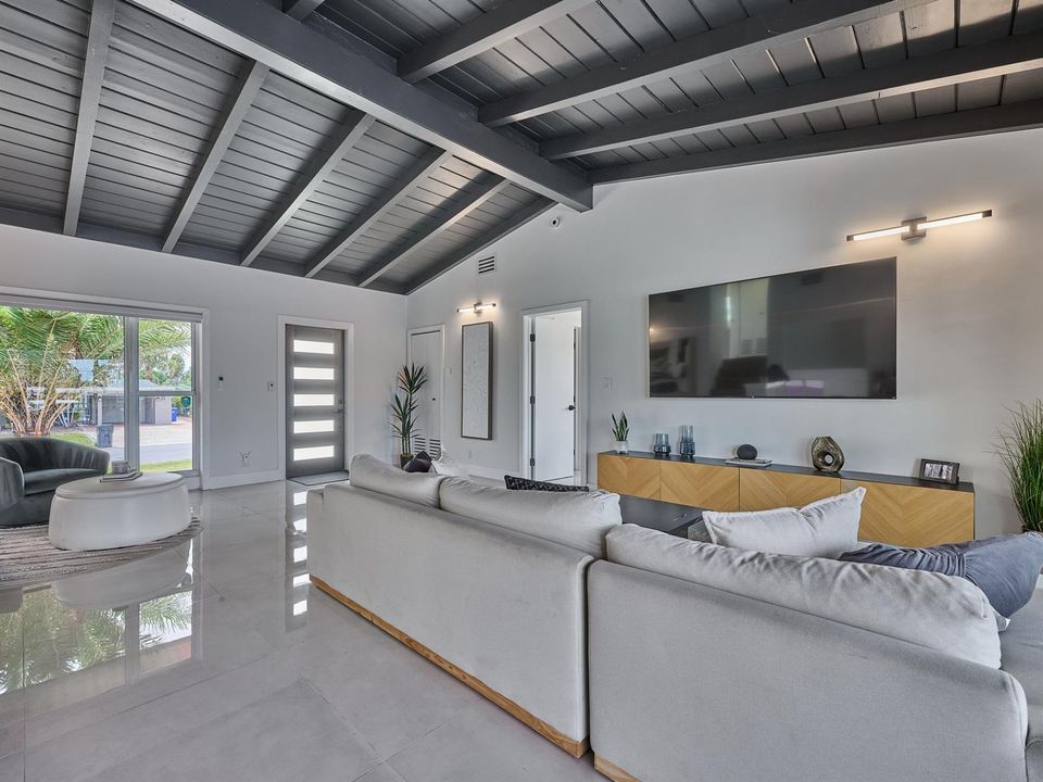 (61) Living Room