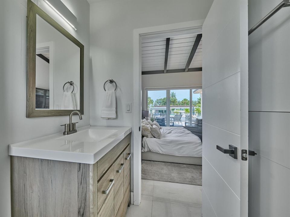 (82) Master Bath View
