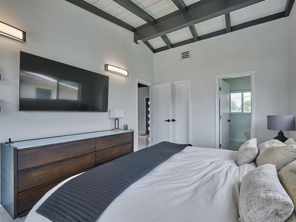 (68) Master Bedroom x4