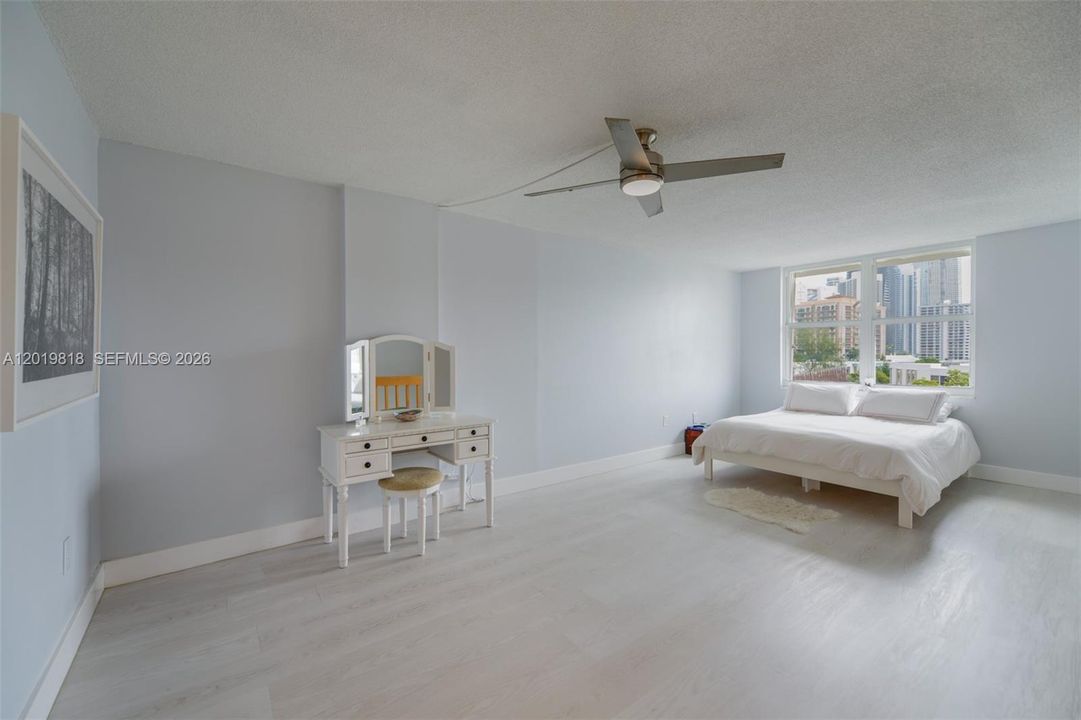 En Venta: $298,000 (1 camas, 1 baños, 930 Pies cuadrados)