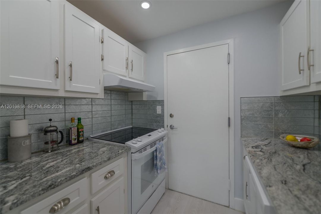 En Venta: $298,000 (1 camas, 1 baños, 930 Pies cuadrados)