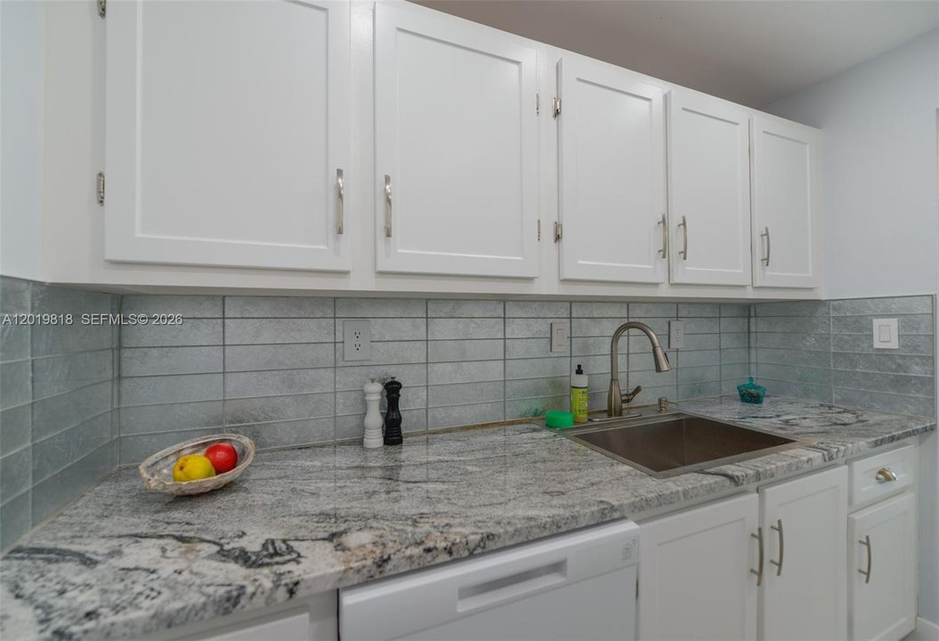 En Venta: $298,000 (1 camas, 1 baños, 930 Pies cuadrados)