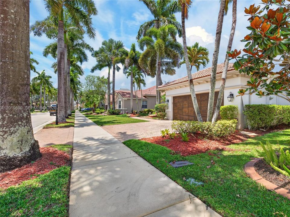 For Sale: $1,199,900 (4 beds, 2 baths, 2674 Square Feet)