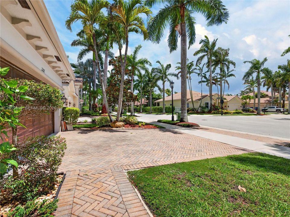 For Sale: $1,199,900 (4 beds, 2 baths, 2674 Square Feet)