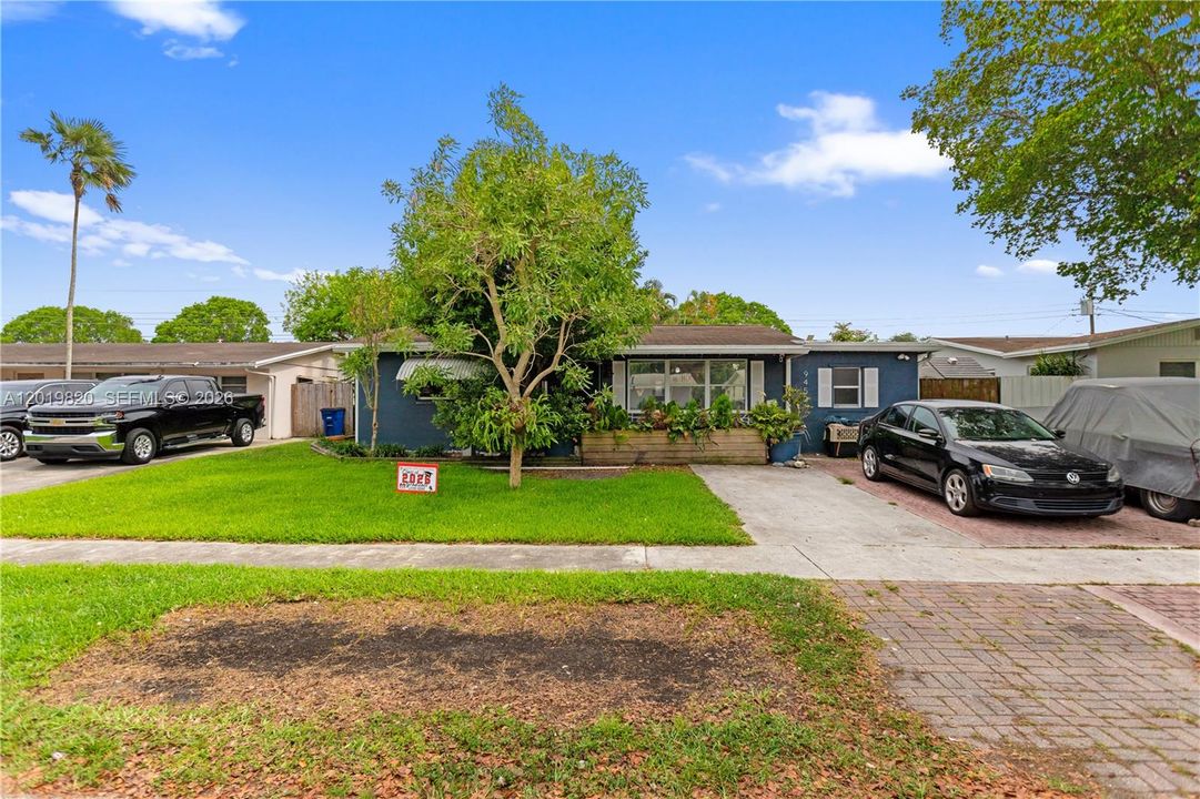 For Sale: $499,000 (3 beds, 2 baths, 1200 Square Feet)