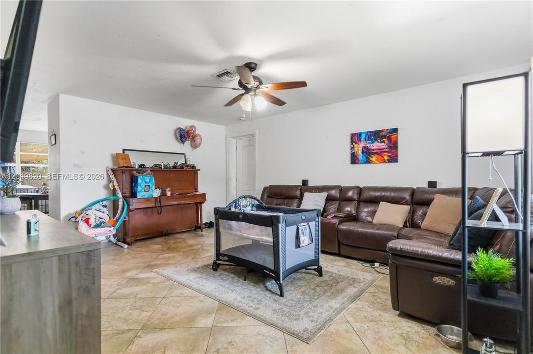 For Sale: $499,000 (3 beds, 2 baths, 1200 Square Feet)