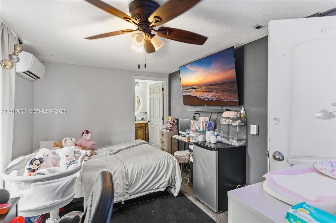 For Sale: $499,000 (3 beds, 2 baths, 1200 Square Feet)