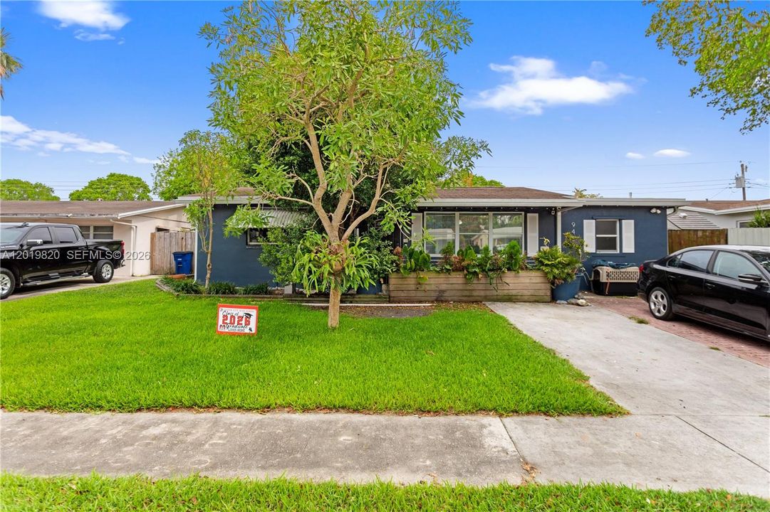 For Sale: $499,000 (3 beds, 2 baths, 1200 Square Feet)