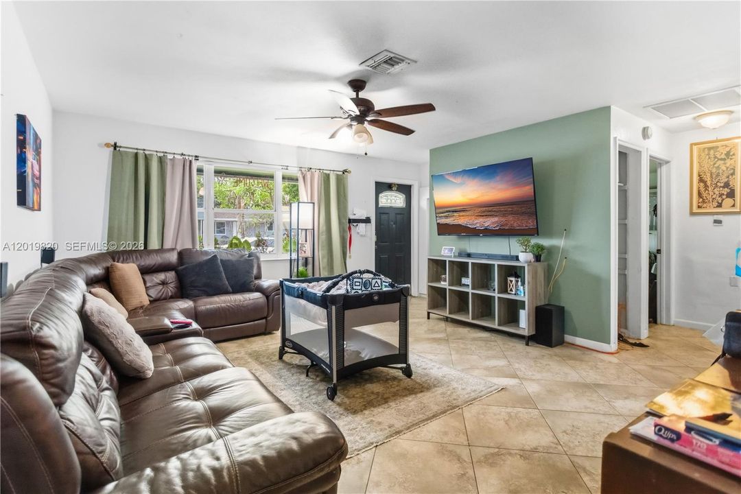 For Sale: $499,000 (3 beds, 2 baths, 1200 Square Feet)
