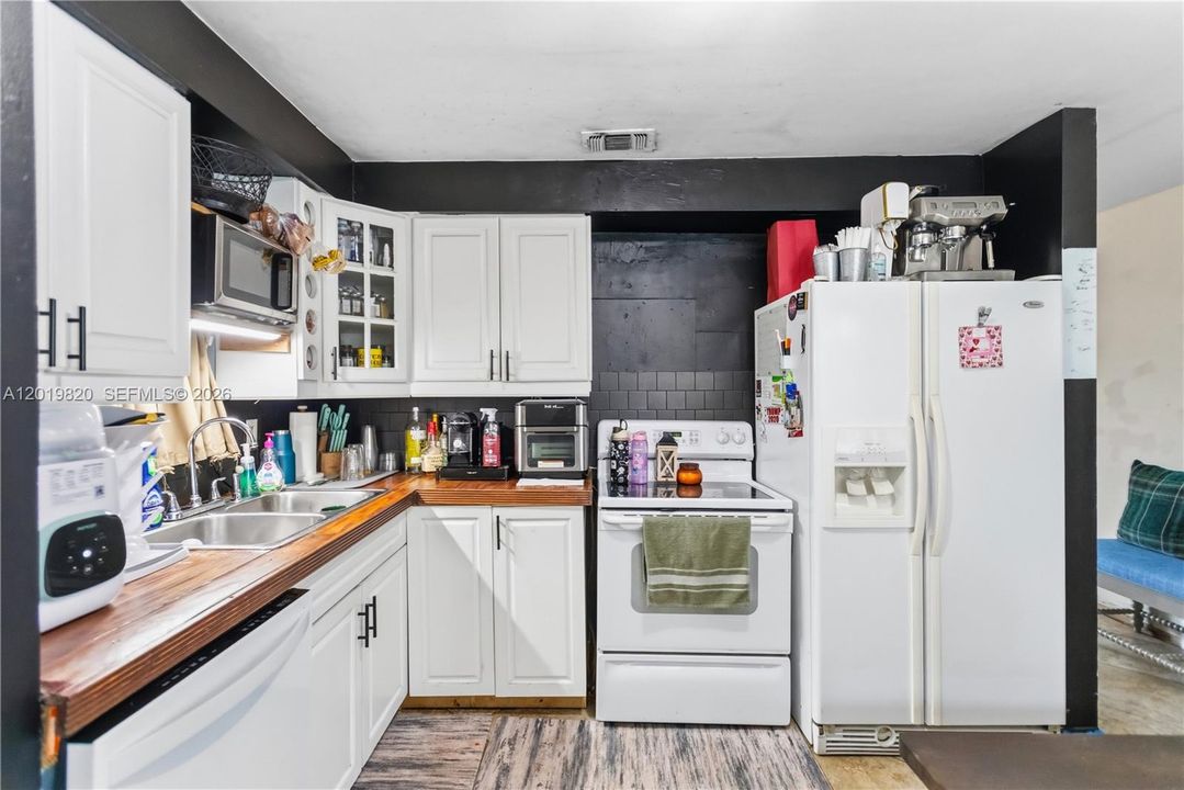 For Sale: $499,000 (3 beds, 2 baths, 1200 Square Feet)