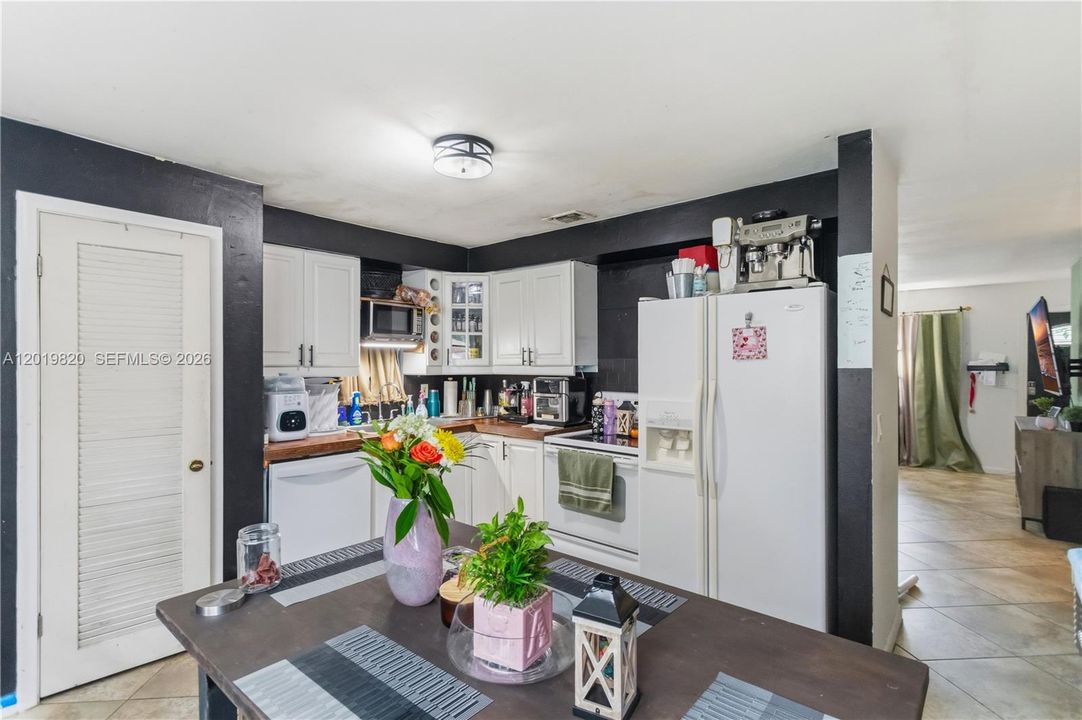 For Sale: $499,000 (3 beds, 2 baths, 1200 Square Feet)
