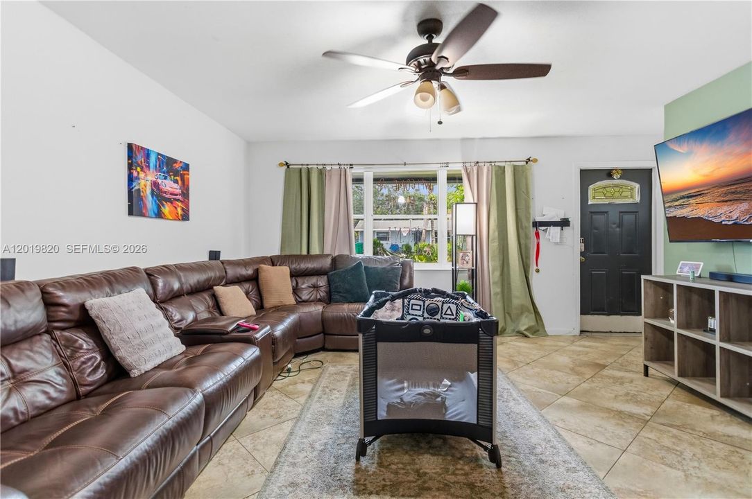 For Sale: $499,000 (3 beds, 2 baths, 1200 Square Feet)