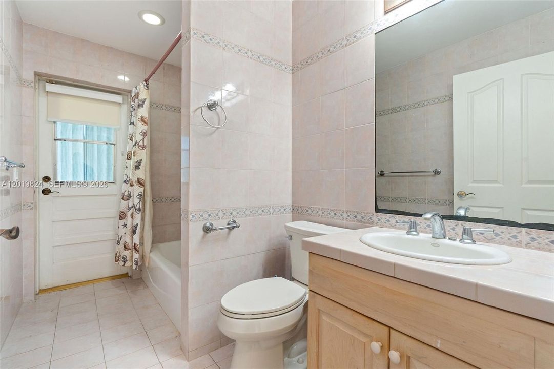 В аренду: $4,000 (3 спален, 2 ванн, 1686 Квадратных фут)