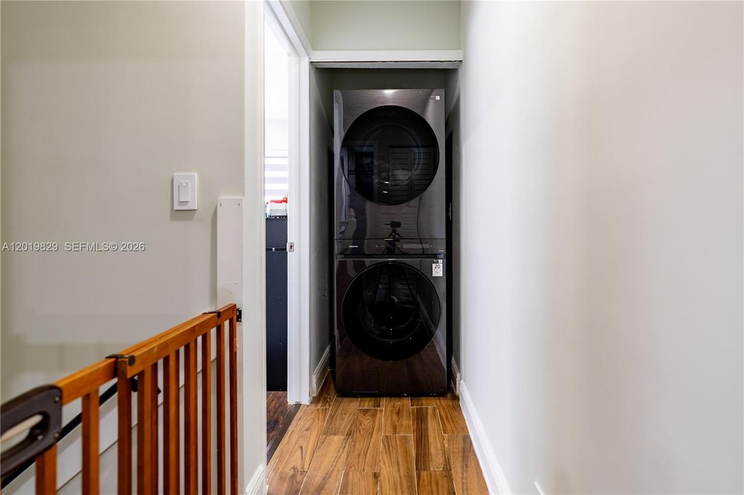 For Sale: $259,000 (2 beds, 1 baths, 986 Square Feet)
