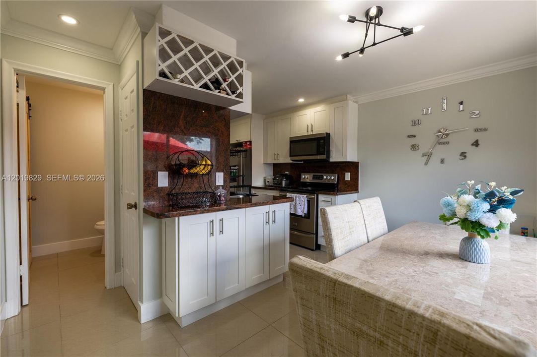 For Sale: $259,000 (2 beds, 1 baths, 986 Square Feet)