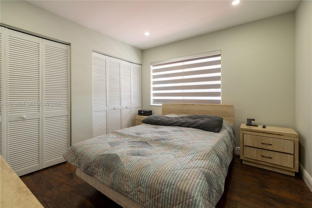 For Sale: $259,000 (2 beds, 1 baths, 986 Square Feet)