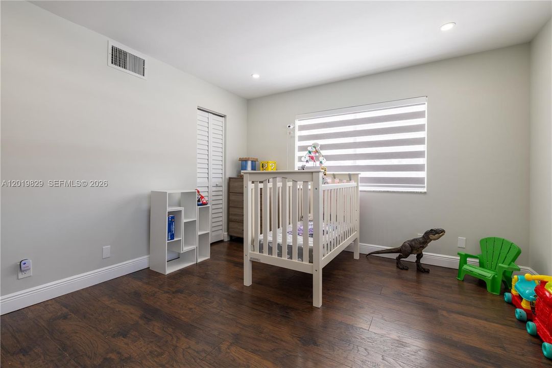 For Sale: $259,000 (2 beds, 1 baths, 986 Square Feet)