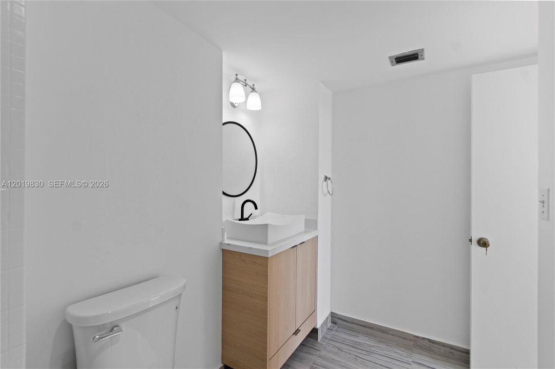 Activo con contrato: $2,400 (2 camas, 2 baños, 1011 Pies cuadrados)