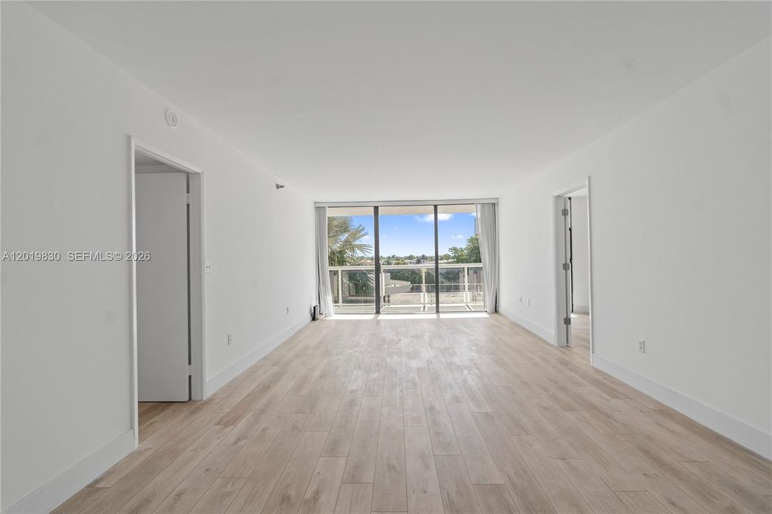 Activo con contrato: $2,400 (2 camas, 2 baños, 1011 Pies cuadrados)