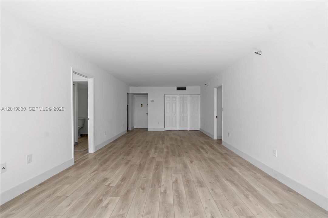 Activo con contrato: $2,400 (2 camas, 2 baños, 1011 Pies cuadrados)