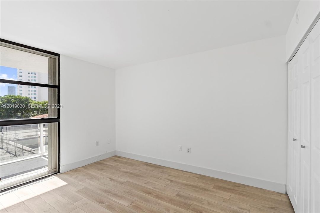 Activo con contrato: $2,400 (2 camas, 2 baños, 1011 Pies cuadrados)