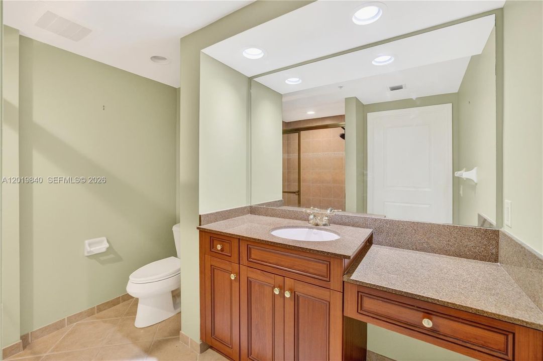 For Sale: $640,000 (2 beds, 2 baths, 1080 Square Feet)