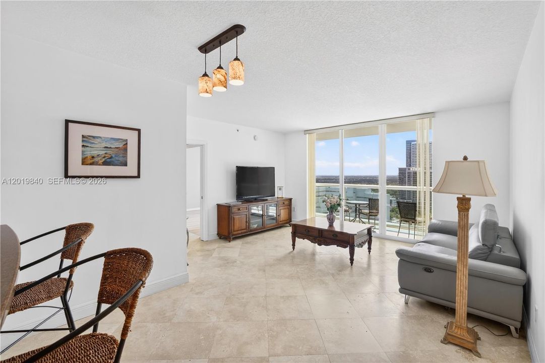 For Sale: $640,000 (2 beds, 2 baths, 1080 Square Feet)