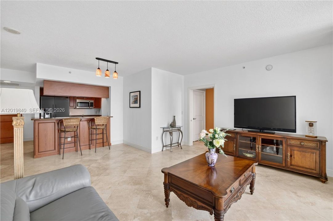 For Sale: $640,000 (2 beds, 2 baths, 1080 Square Feet)