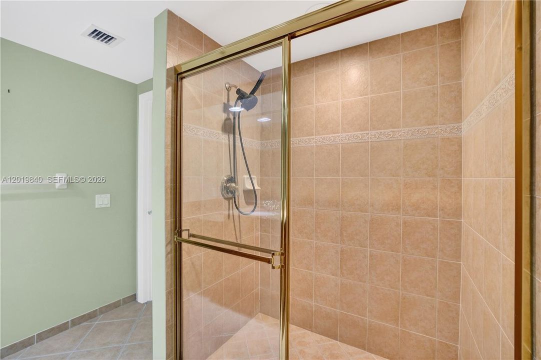 For Sale: $640,000 (2 beds, 2 baths, 1080 Square Feet)