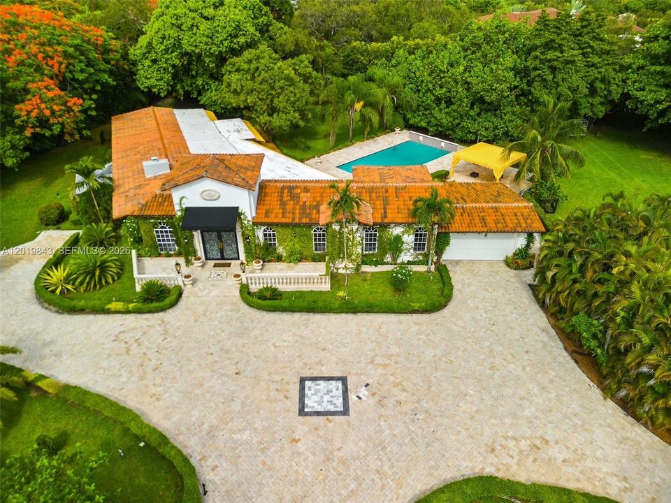 En Renta: $16,500 (4 camas, 2 baños, 3685 Pies cuadrados)
