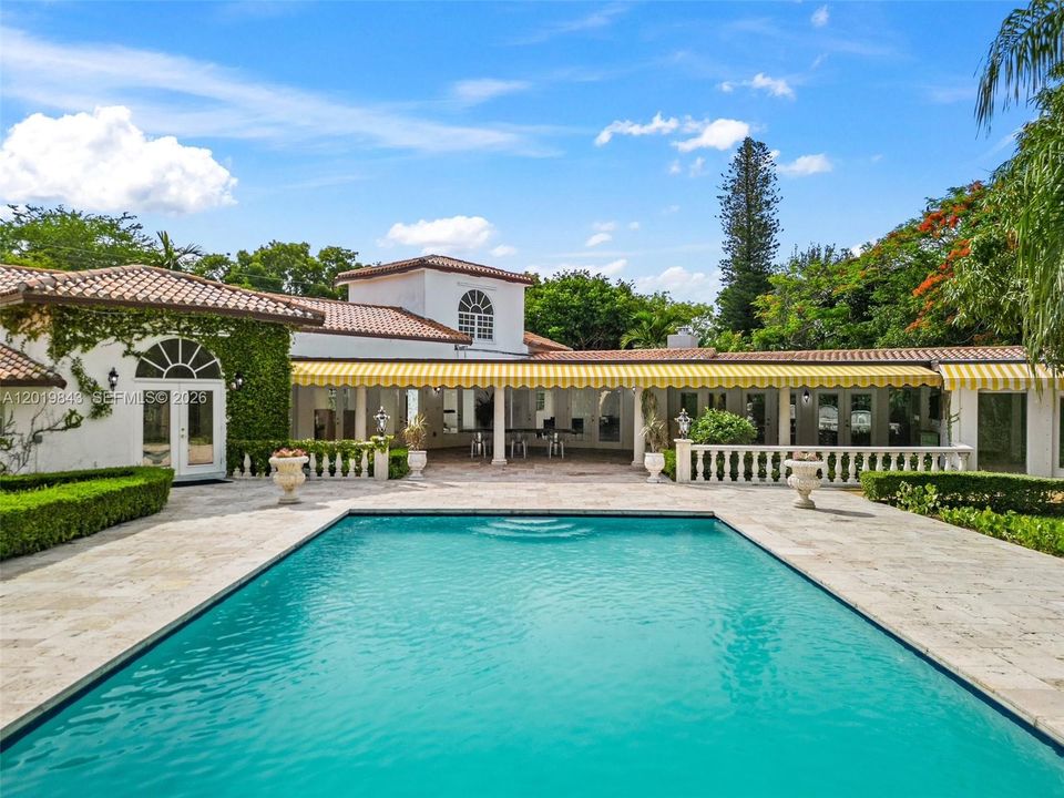 En Renta: $16,500 (4 camas, 2 baños, 3685 Pies cuadrados)