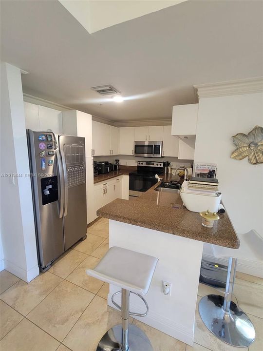 Activo con contrato: $410,000 (2 camas, 2 baños, 930 Pies cuadrados)