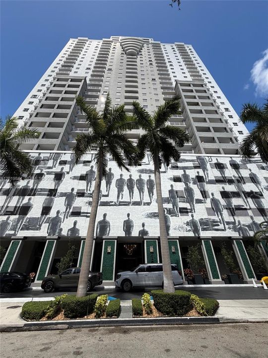 Activo con contrato: $410,000 (2 camas, 2 baños, 930 Pies cuadrados)