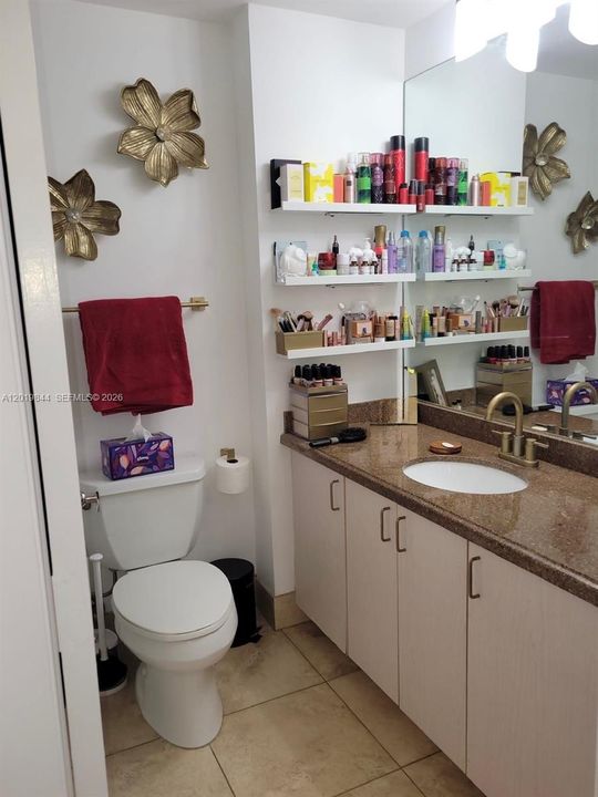 Activo con contrato: $410,000 (2 camas, 2 baños, 930 Pies cuadrados)