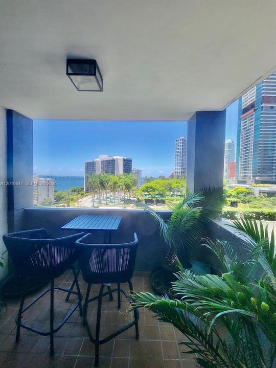 Activo con contrato: $410,000 (2 camas, 2 baños, 930 Pies cuadrados)