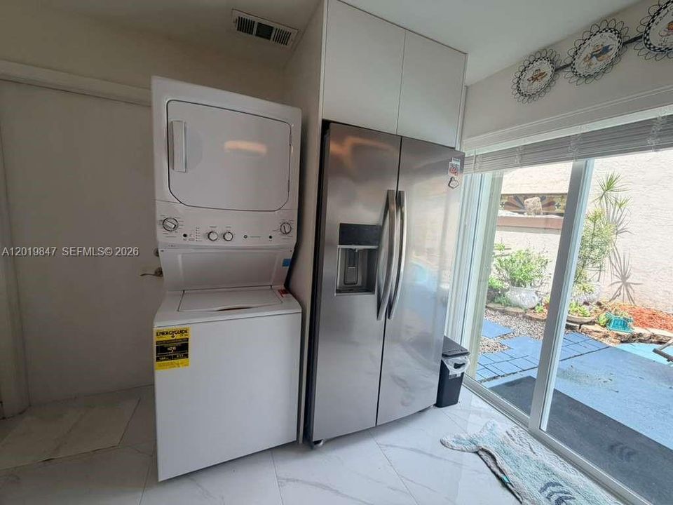 En Renta: $3,300 (3 camas, 1 baños, 2023 Pies cuadrados)