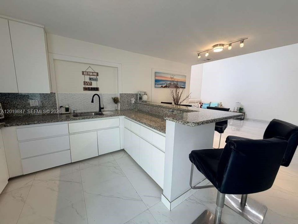 En Renta: $3,300 (3 camas, 1 baños, 2023 Pies cuadrados)