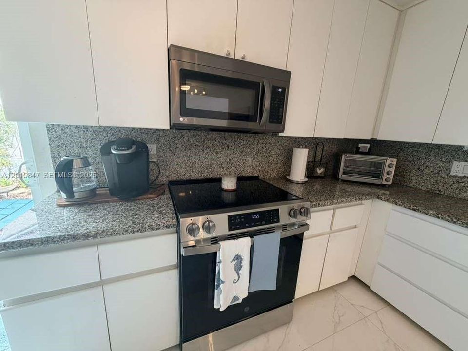 En Renta: $3,300 (3 camas, 1 baños, 2023 Pies cuadrados)