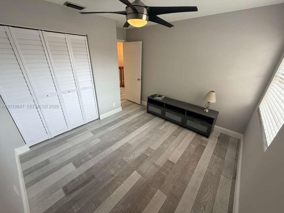 En Renta: $3,300 (3 camas, 1 baños, 2023 Pies cuadrados)