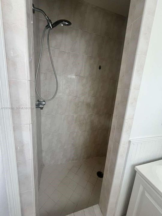 Activo con contrato: $990 (0 camas, 1 baños, 1643 Pies cuadrados)