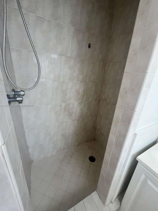Activo con contrato: $990 (0 camas, 1 baños, 1643 Pies cuadrados)